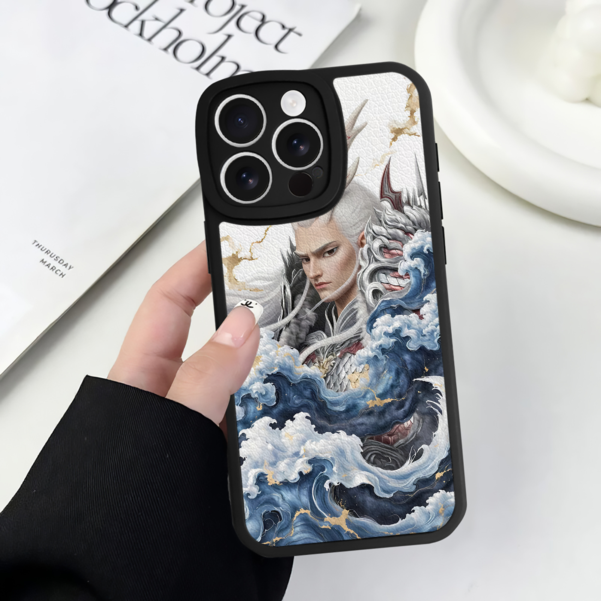 （画像用） Ne Zha 2 ナタ 魔童の大暴れ 【iPhone 16シリーズ対応】シリコンスマホケース（レザー調） 材質：シリコン